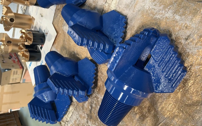 Step Drag Bits